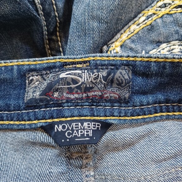 Silver Jeans November Capri Shorts Bermuda Lowrise Medium Wash Juniors Size 27 - Picture 5 of 10